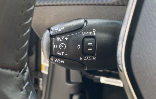 peugeot-2008-1-2-puretech-130ch-s-s-allure-eat8 - 116334686