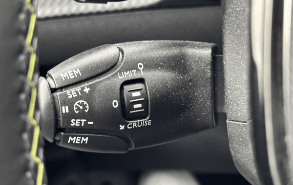 peugeot-2008-1-2-puretech-130ch-s-s-gt-eat8 - 789864713