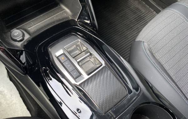 peugeot-2008-1-2-puretech-130ch-s-s-allure-eat8 - 113634686