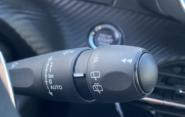 peugeot-2008-1-2-puretech-130ch-s-s-allure-eat8-7cv - 113784686