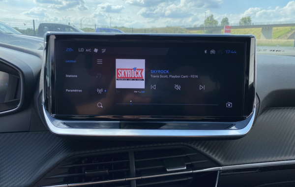 peugeot-2008-1-2-puretech-130ch-s-s-allure-eat8 - 116334686