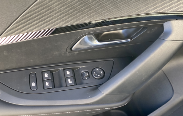 peugeot-2008-1-2-puretech-130ch-s-s-allure-eat8 - 117124686