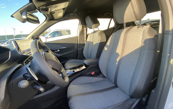 peugeot-2008-1-2-puretech-130ch-s-s-allure-eat8 - 117124686