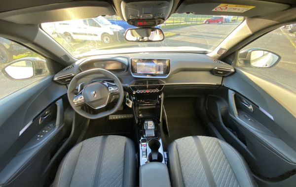 peugeot-2008-1-2-puretech-130ch-s-s-allure-eat8 - 117124686