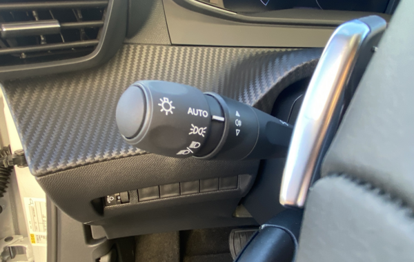 peugeot-2008-1-2-puretech-130ch-s-s-allure-eat8 - 117124686