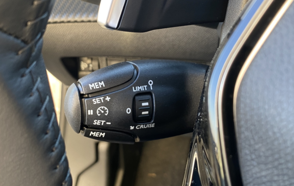 peugeot-2008-1-2-puretech-130ch-s-s-allure-eat8 - 117124686