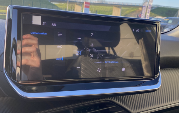 peugeot-2008-1-2-puretech-130ch-s-s-allure-eat8 - 117124686