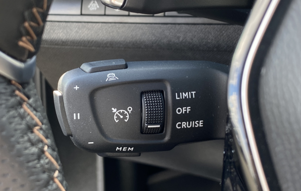 peugeot-3008-1-2-puretech-130ch-s-s-gt-eat8 - 117244686