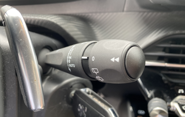 peugeot-208-1-2-puretech-100ch-s-s-allure-pack-eat8 - 123844686