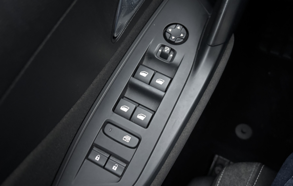 peugeot-308-1-2-puretech-130ch-s-s-allure-eat8 - 133584686