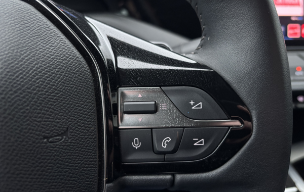 peugeot-308-1-2-puretech-130ch-s-s-allure-eat8 - 133584686