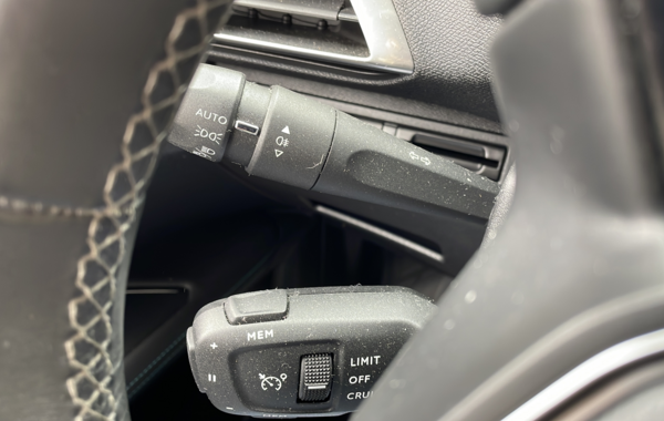 peugeot-3008-1-2-puretech-130ch-s-s-allure-pack - 144374686