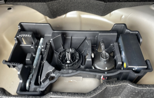 peugeot-2008-1-2-puretech-130ch-s-s-gt-eat8 - 147294686