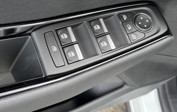 renault-austral-1-2-e-tech-full-hybrid-200ch-techno-25 - 151834686