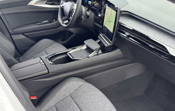 renault-austral-1-2-e-tech-full-hybrid-200ch-techno-25 - 151864686