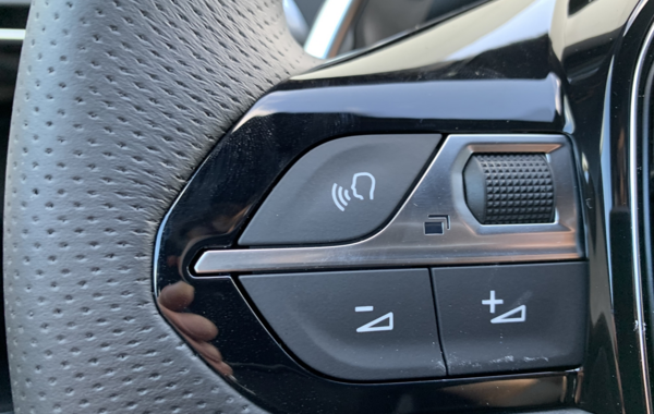 peugeot-3008-1-2-puretech-130ch-s-s-gt-eat8 - 81884686