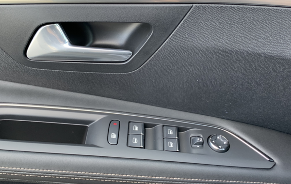 peugeot-3008-1-2-puretech-130ch-s-s-gt-eat8 - 81884686