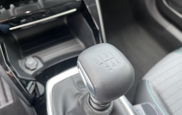 peugeot-2008-1-2-puretech-130ch-s-s-allure - 93274686