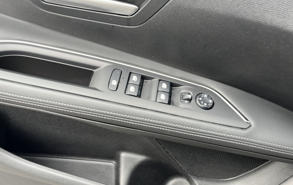 peugeot-3008-1-2-puretech-130ch-e6-c-allure-s-s - 685804713