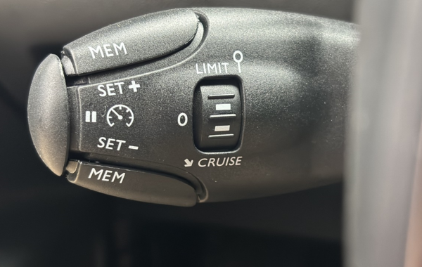 peugeot-2008-1-2-puretech-130ch-s-s-allure-eat8 - 709574713