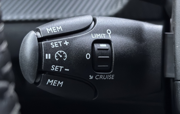 peugeot-208-1-2-puretech-100ch-s-s-allure - 799764713