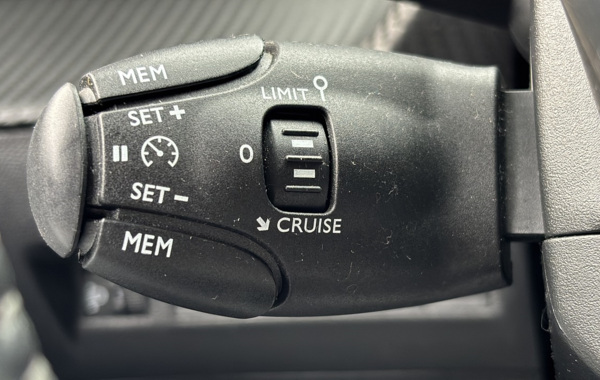 peugeot-2008-e-2008-136ch-allure-pack - 812614713