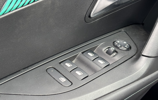 peugeot-2008-e-2008-136ch-allure-pack - 812614713