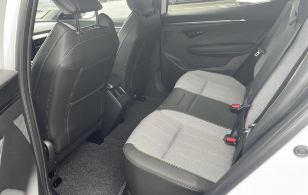 renault-scenic-v-e-tech-electric-170ch-techno-autonomie-confort-24 - 835904713