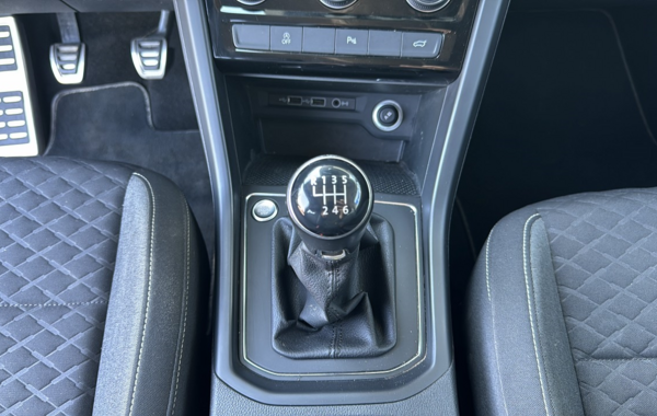 volkswagen-touran-1-6-tdi-115ch-fap-connect-7-places-euro6d-t - 844654713