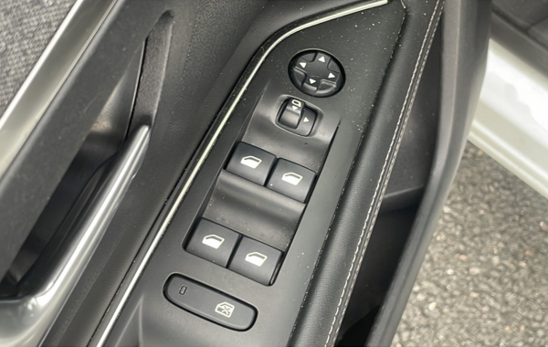 peugeot-3008-1-2-puretech-130ch-allure-s-s-eat6 - 849994713