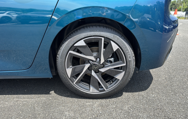 peugeot-308-1-5-bluehdi-130ch-s-s-allure-eat8 - 858444713