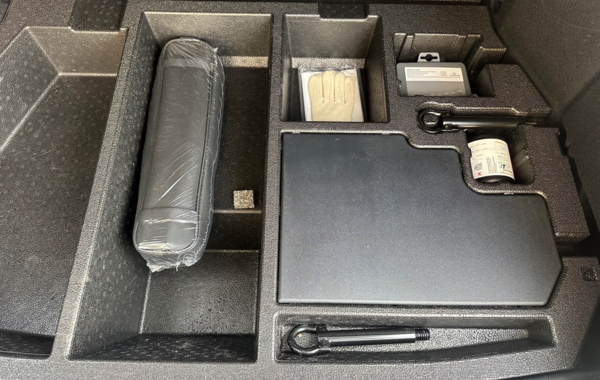 toyota-c-hr-184h-distinctive-2wd-e-cvt-my22 - 877294713