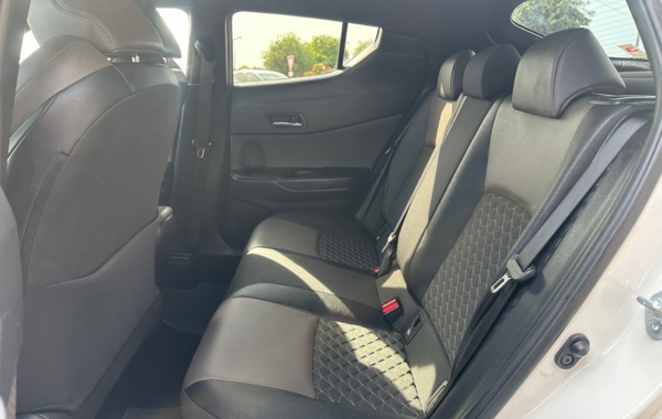 toyota-c-hr-184h-distinctive-2wd-e-cvt-my22 - 877294713