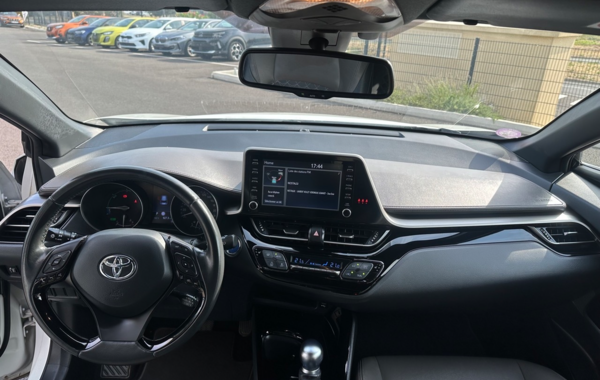 toyota-c-hr-184h-distinctive-2wd-e-cvt-my22 - 877294713
