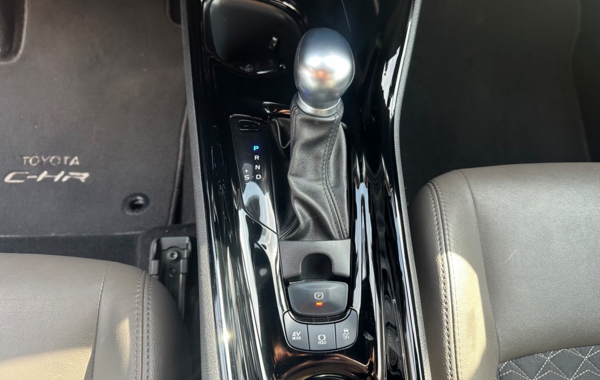 toyota-c-hr-184h-distinctive-2wd-e-cvt-my22 - 877294713