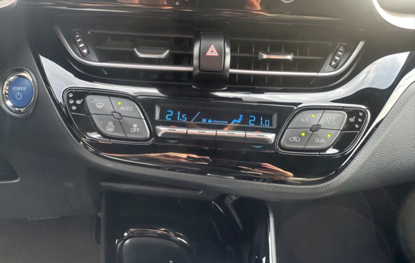 toyota-c-hr-184h-distinctive-2wd-e-cvt-my22 - 877294713