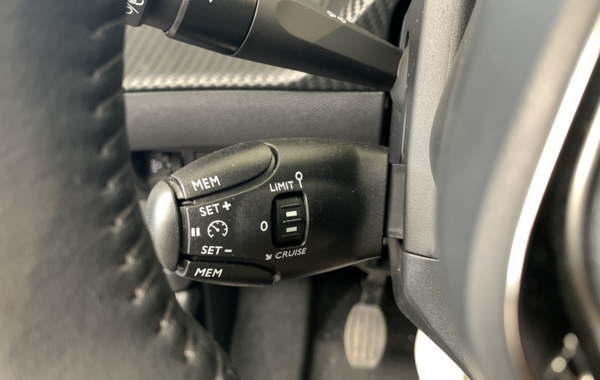 peugeot-2008-1-2-puretech-100ch-s-s-allure-pack - 45708575