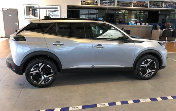 peugeot-2008-1-2-puretech-130ch-s-s-allure-eat8 - 51798575