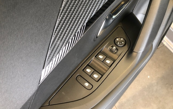 peugeot-2008-1-2-puretech-130ch-s-s-allure-eat8 - 51798575