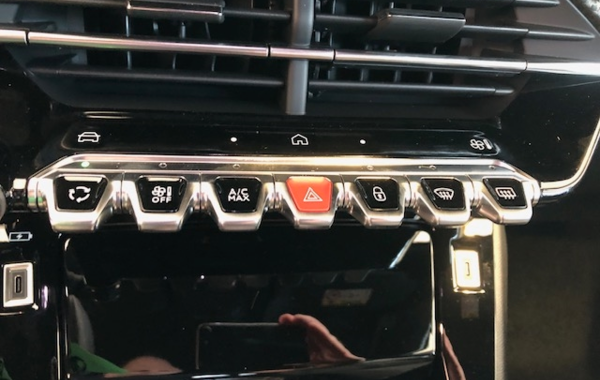 peugeot-2008-1-2-puretech-130ch-s-s-allure-eat8 - 51798575