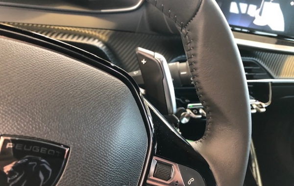 peugeot-2008-1-2-puretech-130ch-s-s-allure-eat8 - 51798575