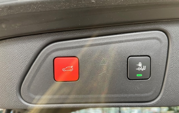 peugeot-3008-1-2-puretech-130ch-s-s-gt-eat8 - 52368575