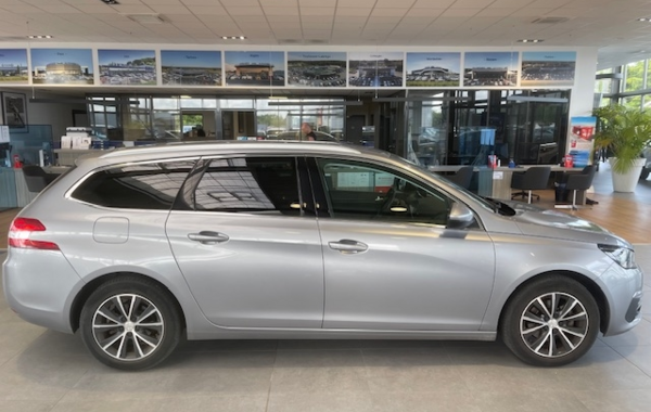 peugeot-308-sw-1-2-puretech-130ch-e6-c-s-s-allure-eat8 - 54298575