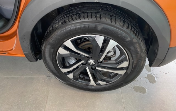 peugeot-2008-1-2-puretech-130ch-s-s-allure-eat8 - 58738575