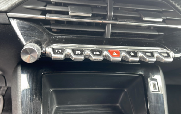 peugeot-208-1-2-puretech-100ch-s-s-style-eat8 - 64398575