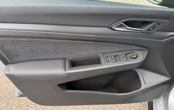 volkswagen-golf-viii-2-0-tdi-150ch-r-line-dsg7 - 64428575